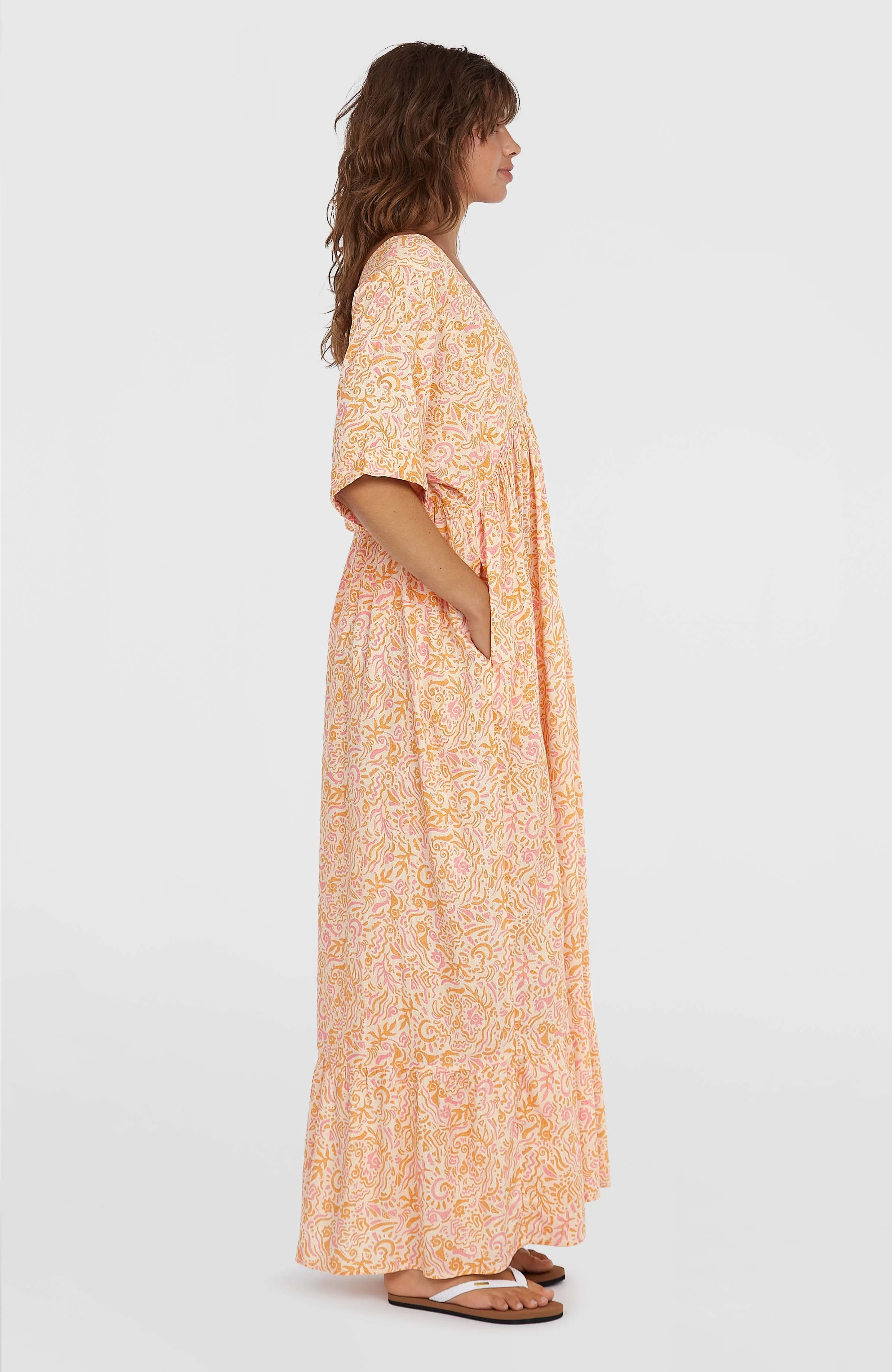 Women of the Wave Maxikleid | White Abstract Wave - Image 4